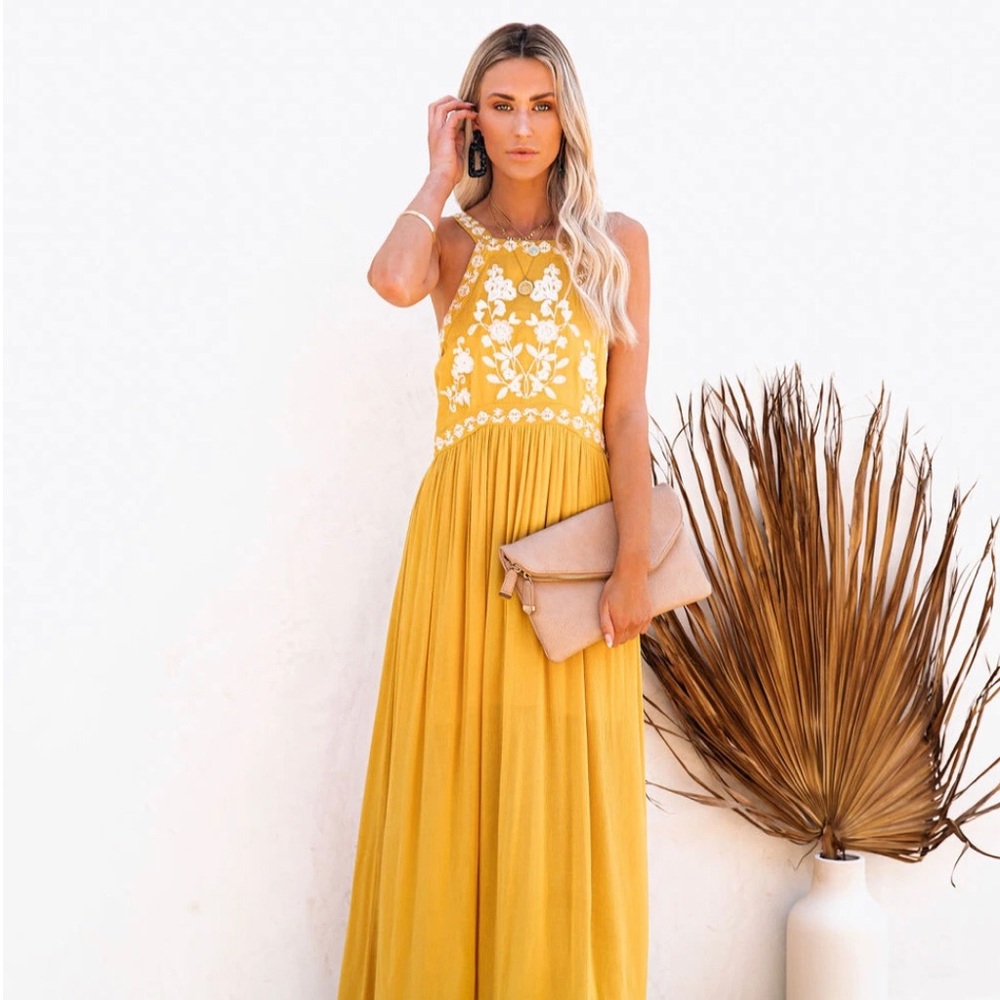 VICI NWT En Creme Dress